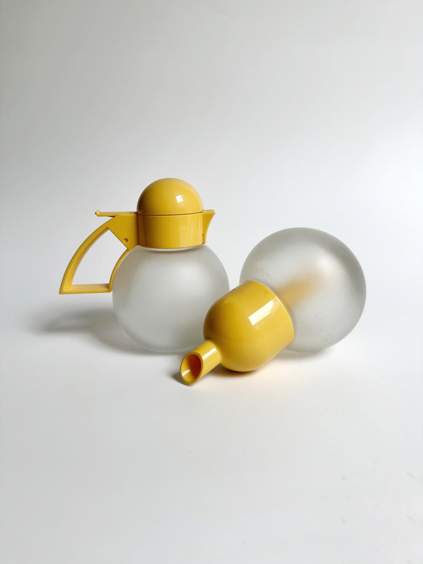 Stoha Postmodern Sugar Shaker Milk Jug Memphis Milano Allemagne années 90 Pastel Yellow Chicken vintage des années 80