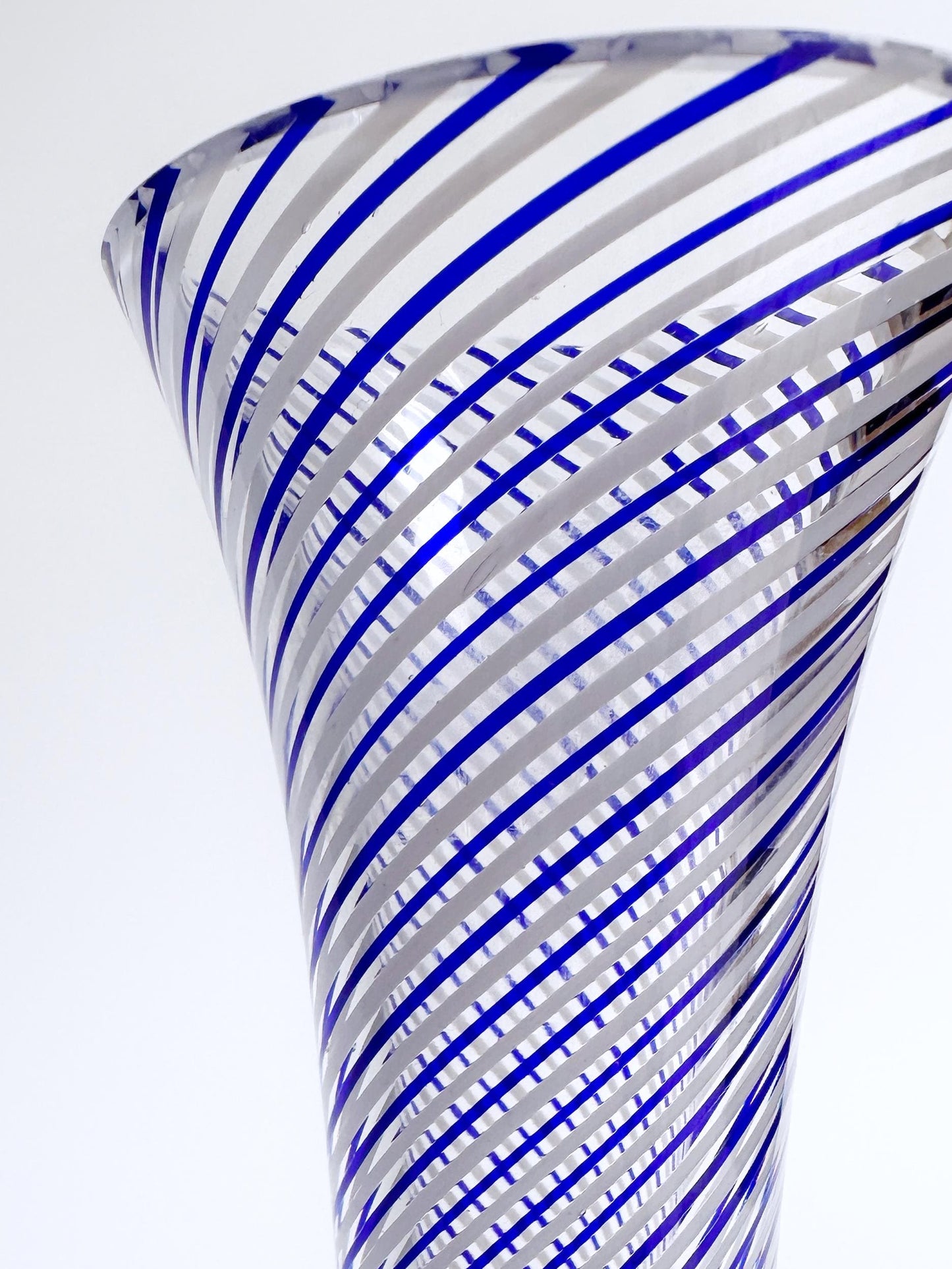 Pasabahce Swirl Thread Glass Vase Cobalt Bleu Bülbül Turc Mid Century White Flower Vase Solifleur vintage