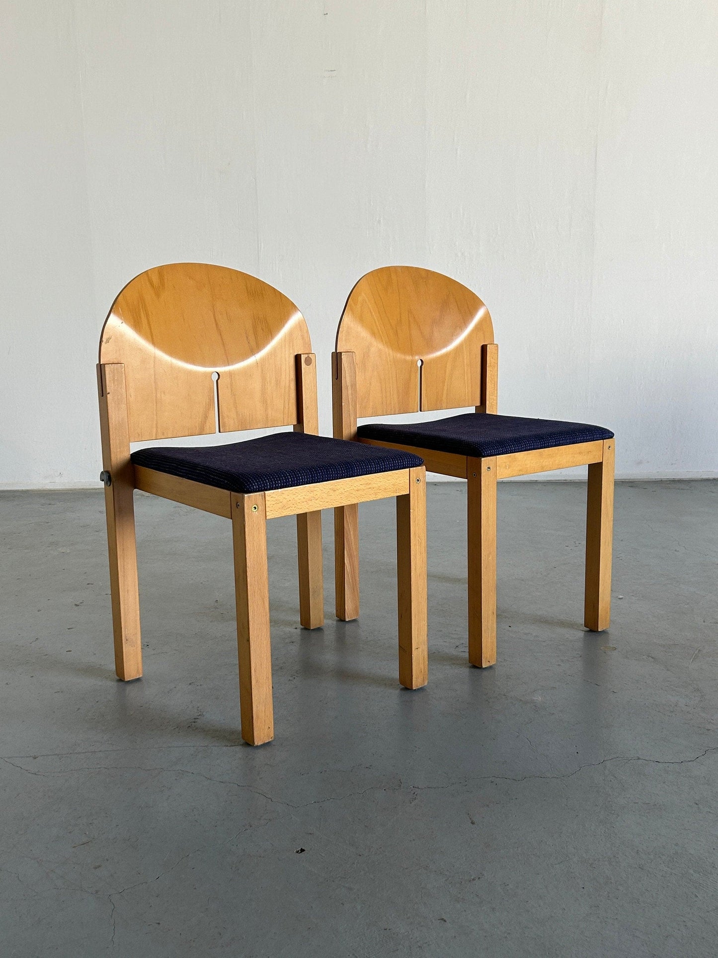 Set of 2 postmodern sculptural stackable wooden dining chairs by Arno Votteler for Bisterfeld and Weiss, Germany 1980 Vintage