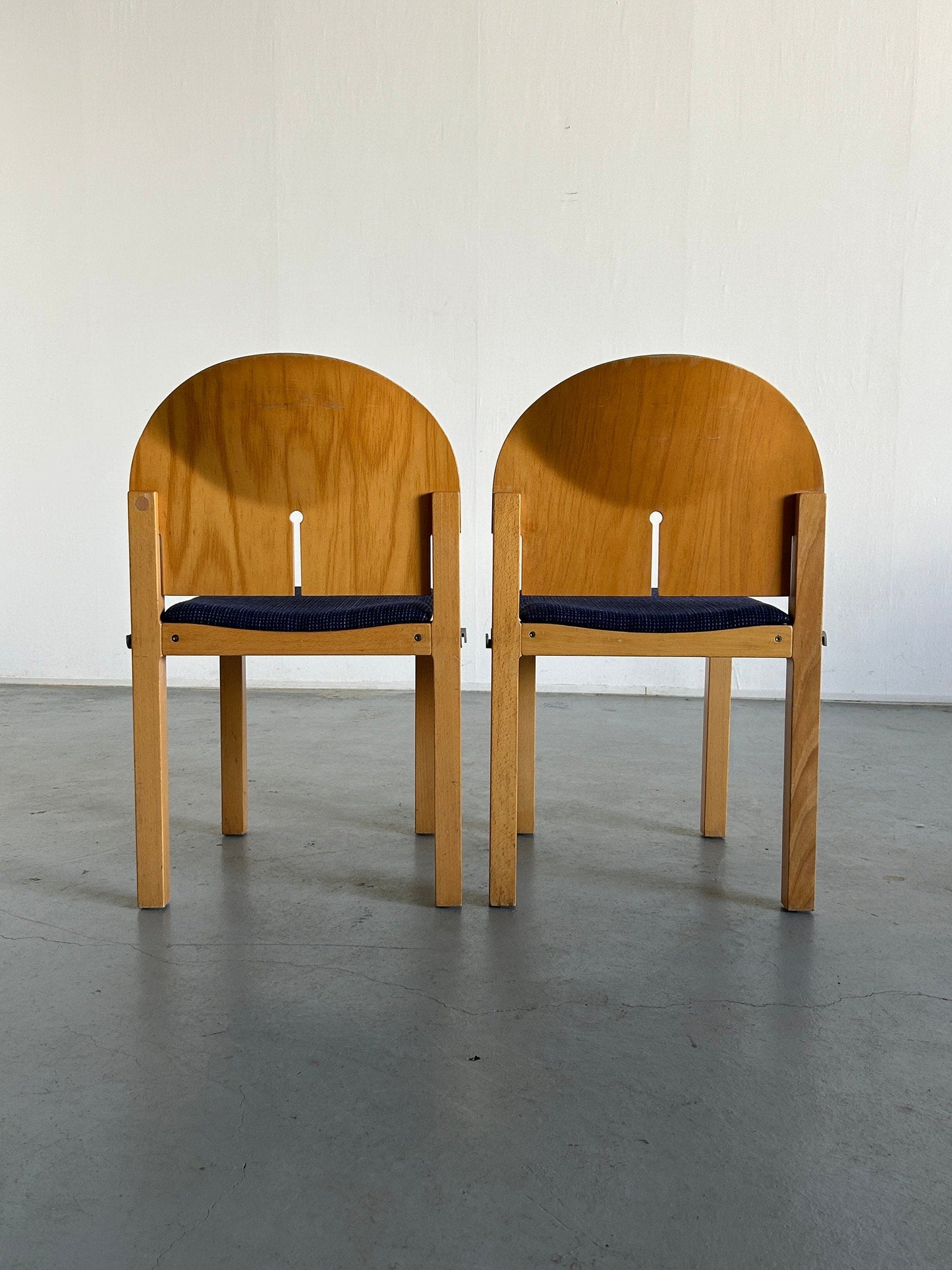 Set of 2 postmodern sculptural stackable wooden dining chairs by Arno Votteler for Bisterfeld and Weiss, Germany 1980 Vintage