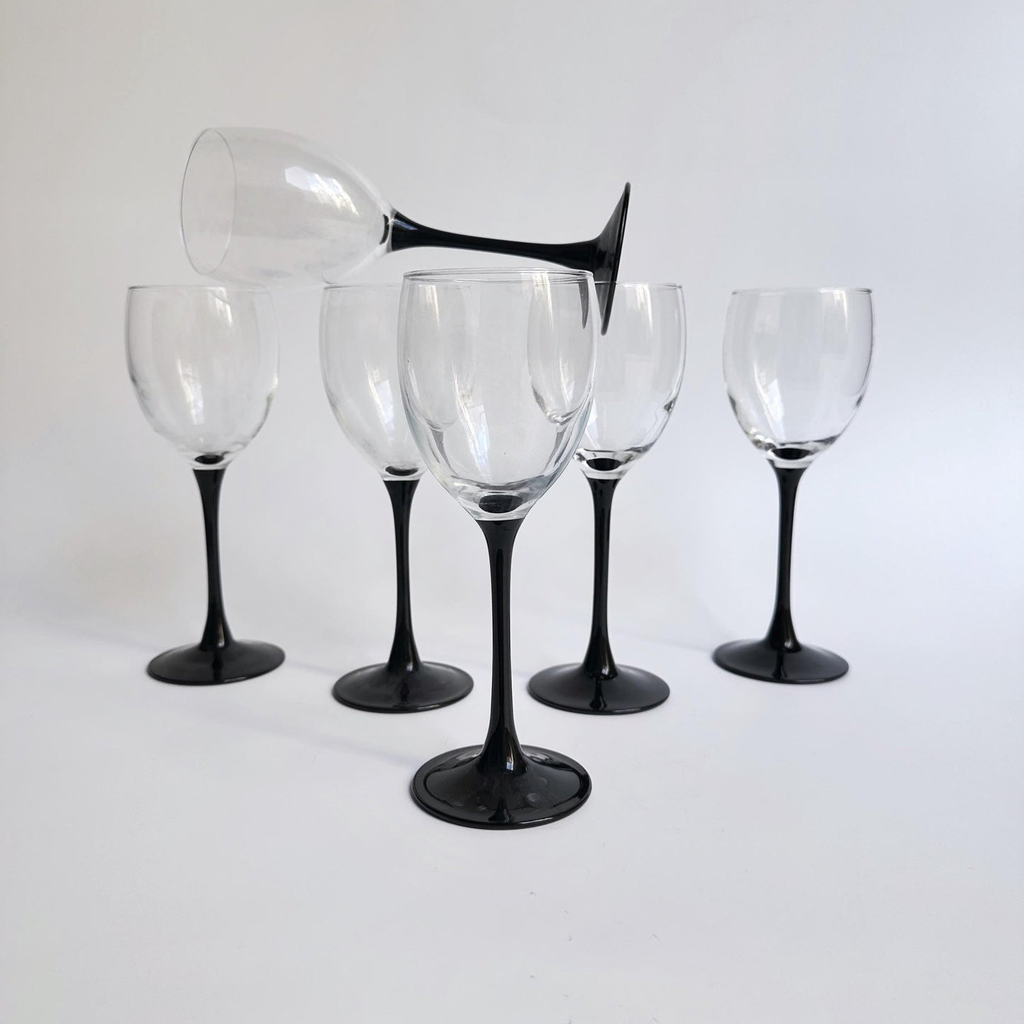 6 verres à vin Luminarc Domino années 80 vin blanc vin rouge coupe noire gobelet Art Déco Revival Postmodern vintage