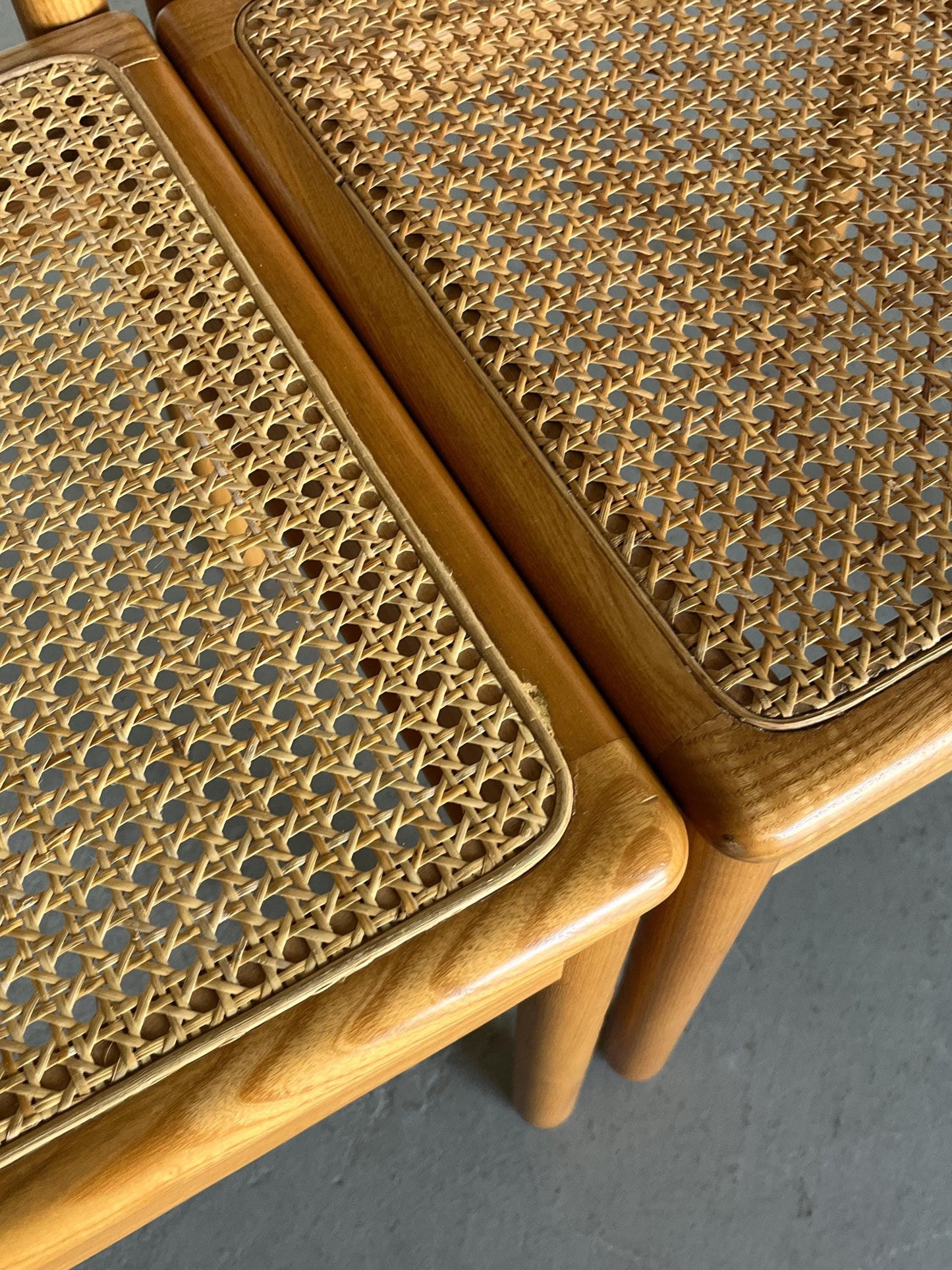 Ensemble de 2 chaises de salle à manger modernes du milieu du siècle en bois laqué et canne, style Annig Sarian, Italie Vintage 1980