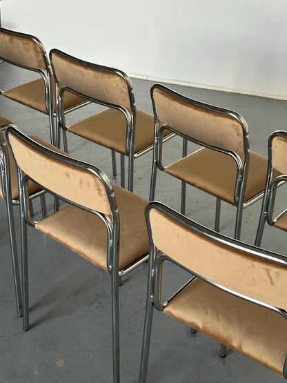 Bauhaus Chrome Tubular Steel et Beige Velvet Chairs / Chaises de salle à manger empilables modernistes italiennes des années 1980 vintage