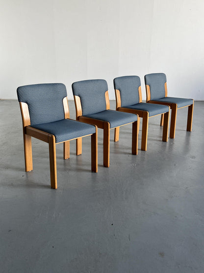 4er Set Vintage Mid-Century Esszimmerstühle im Stil von Silvio Coppola, Holz und blau gemusterte Polsterung, 1970er