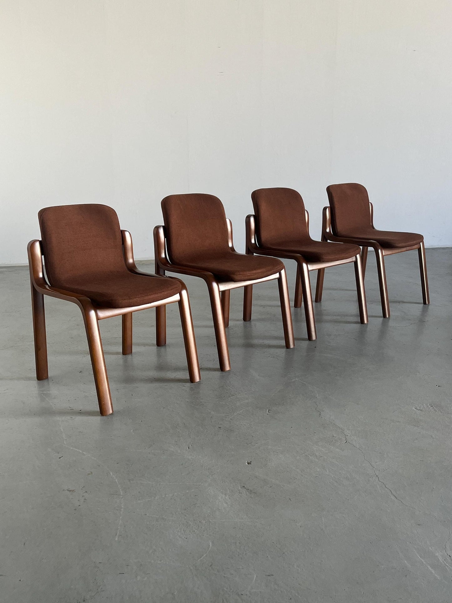 Set von 4 Italienische Elegante Mid-Century Modern Bentwood Dining Chairs in Dark Brown Upholstery, Italien 1980er Vintage