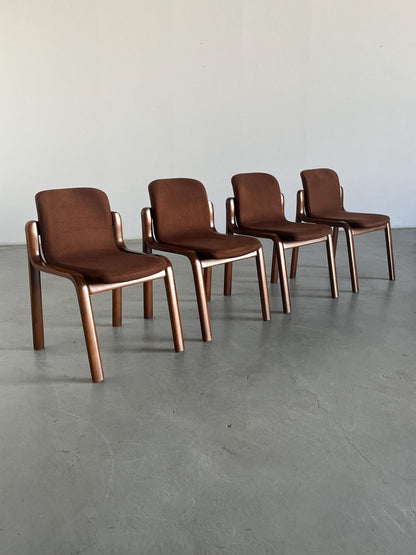 Ensemble de 4 chaises de salle à manger italiennes élégantes du milieu du siècle moderne en bois courbé avec revêtement marron foncé, Italie vintage des années 1980