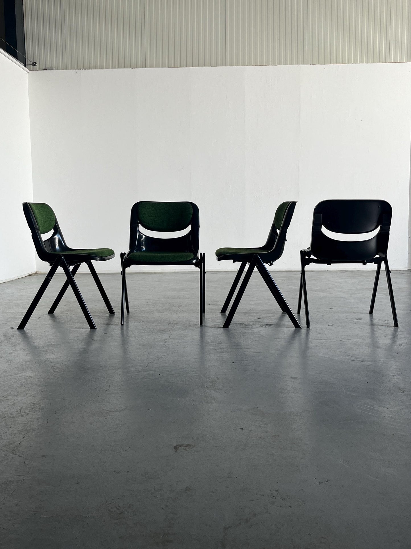 Set of 4 Space Age Desk Chairs by Giancarlo Piretti and Emilio Abasz for Dorsal, Black Plastic and Green Upholstery, 1980 Italian Atomic Age Vintage