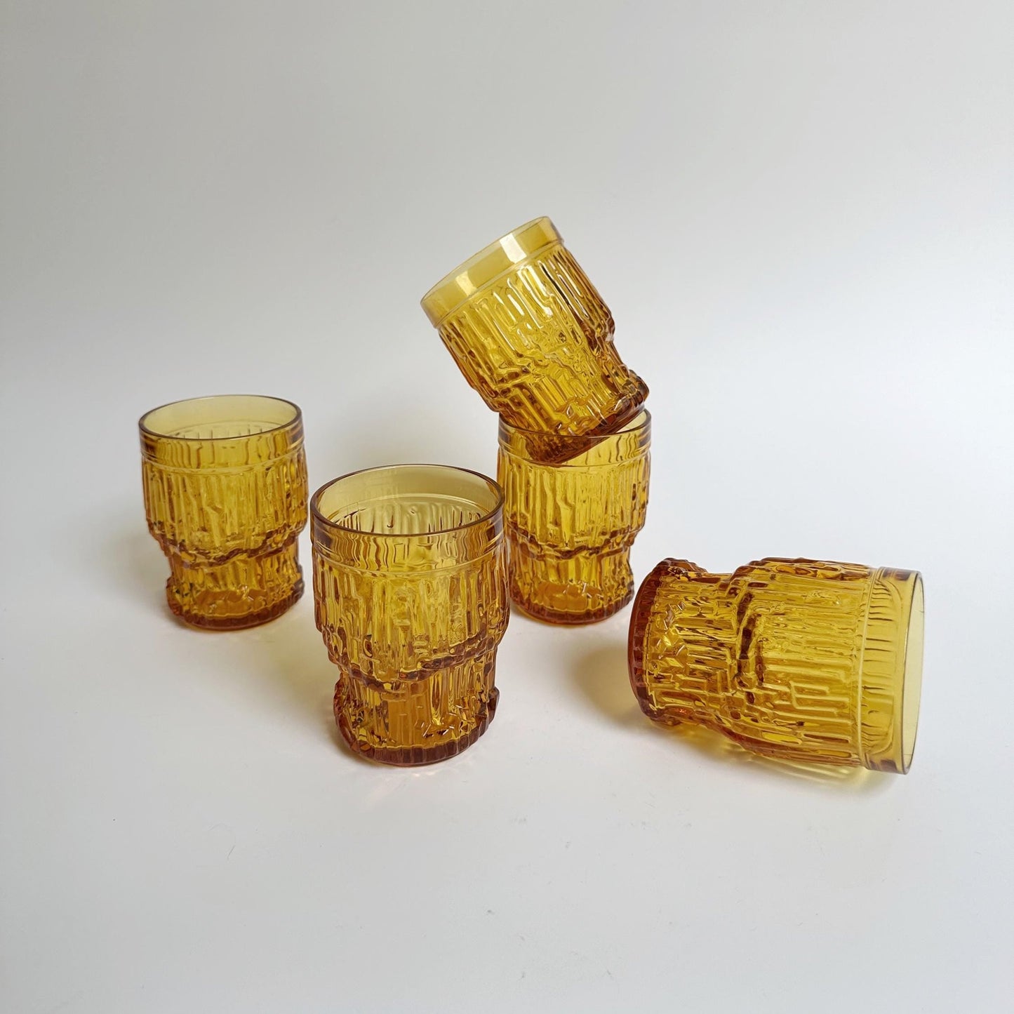 Ensemble de verre italien de 2 verres à boire jaune années 1970 verre à eau verre à jus verre à boire 1970 années 70 70 brutaliste 1960 années 60 vintage