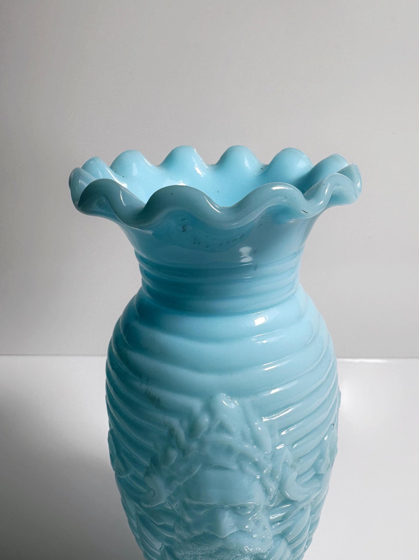 Rare Vase Opaline Vallérysthal Verre Art Nouveau 4597 Verre Opale Verre Lait Bleu Céleste 1900 1910 Portieux Neptune Poséidon Coquillage Nautique