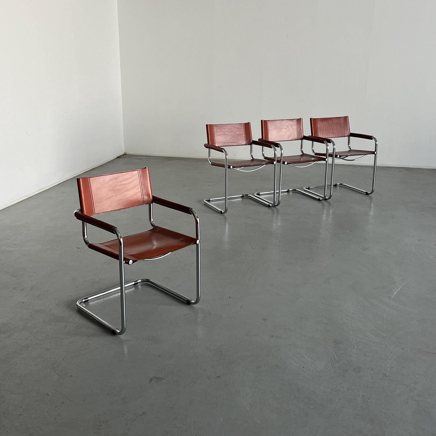 Set aus 4 Freischwinger Stühlen im Bauhaus-Stil von Mart Stam, 1970er