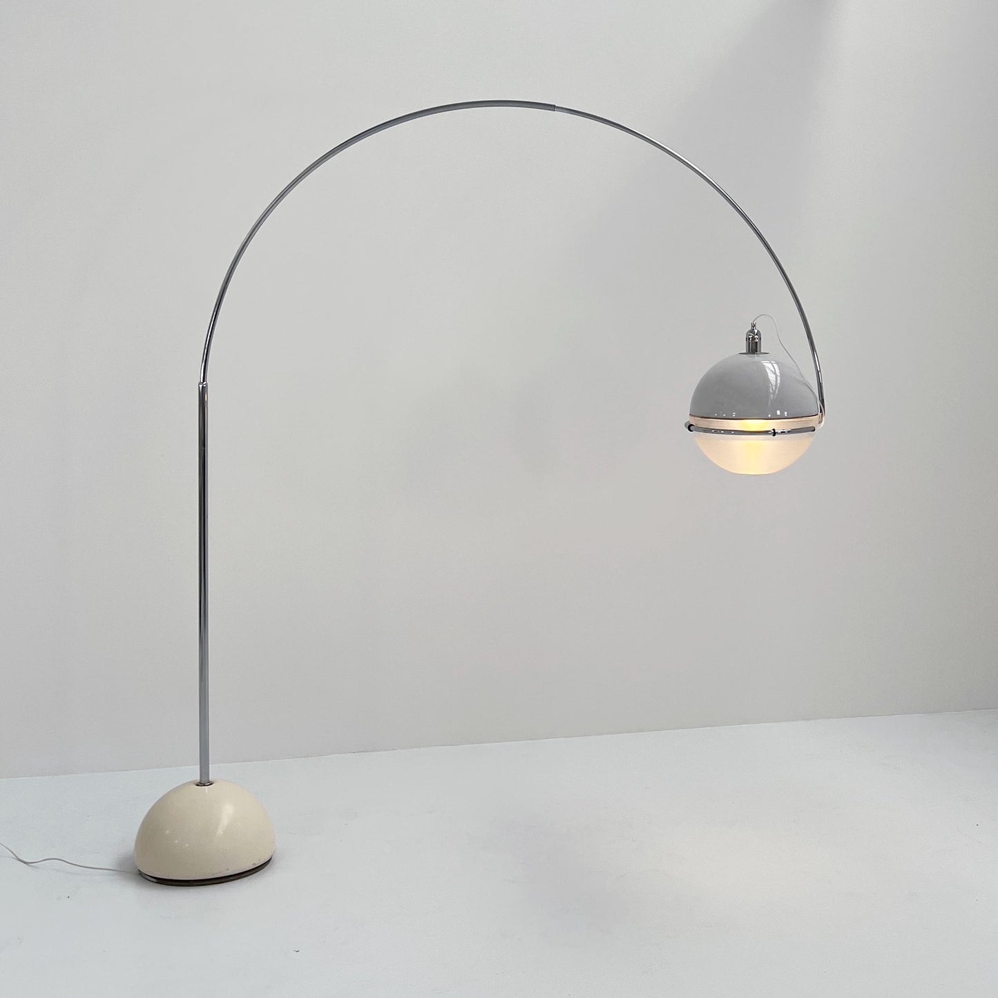 Lampadaire Focus Arc de Fabio Lenci pour Guzzini, vintage 1970