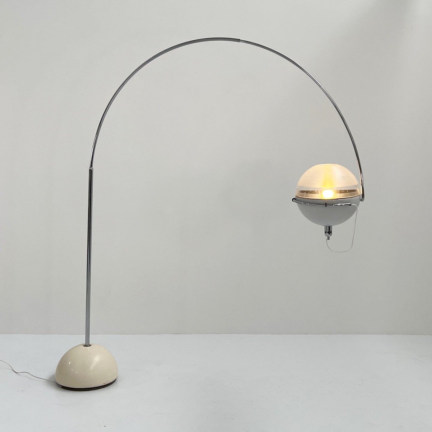 Lampadaire Focus Arc de Fabio Lenci pour Guzzini, vintage 1970