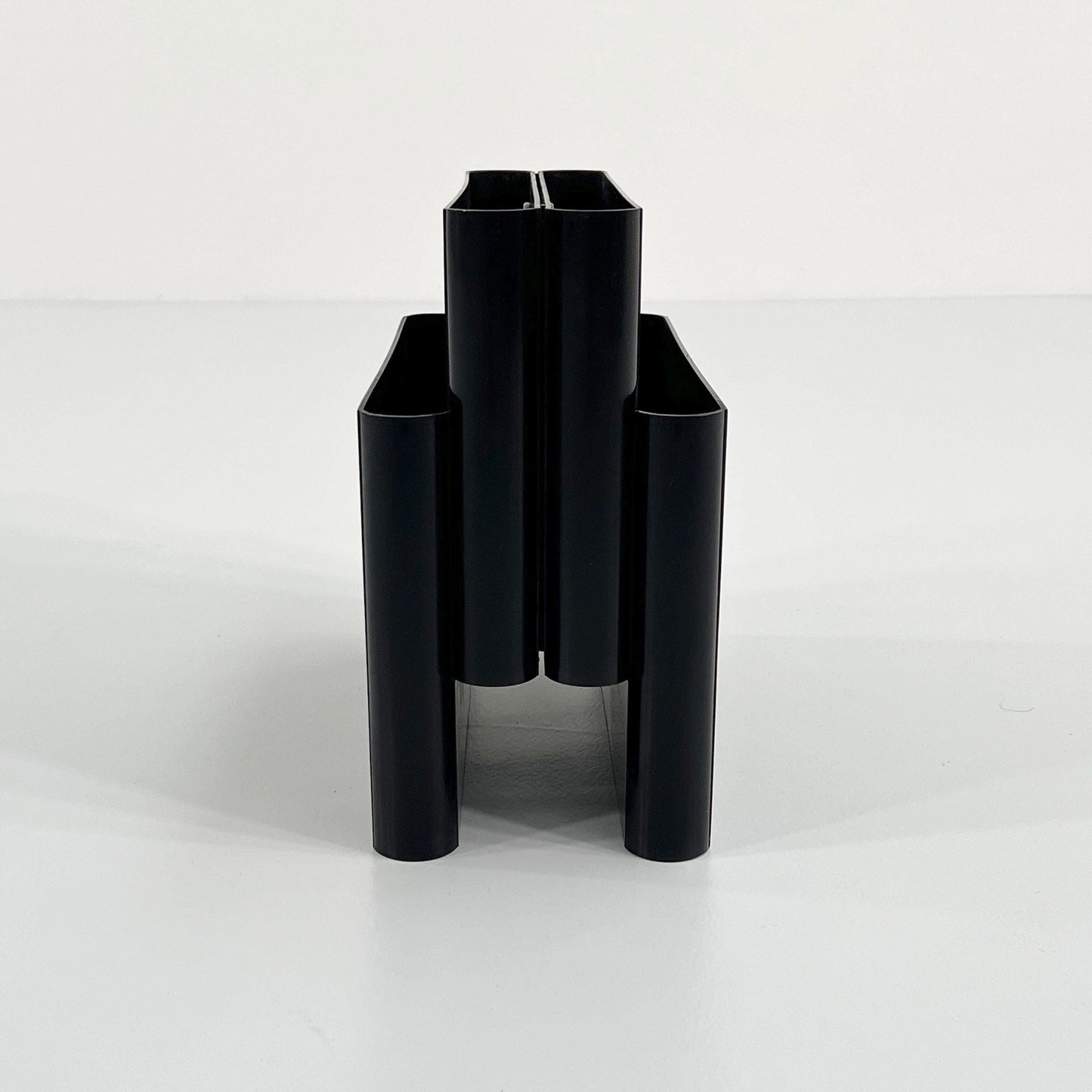 Small black magazine rack by Giotto Stoppino for Kartell, 1970s