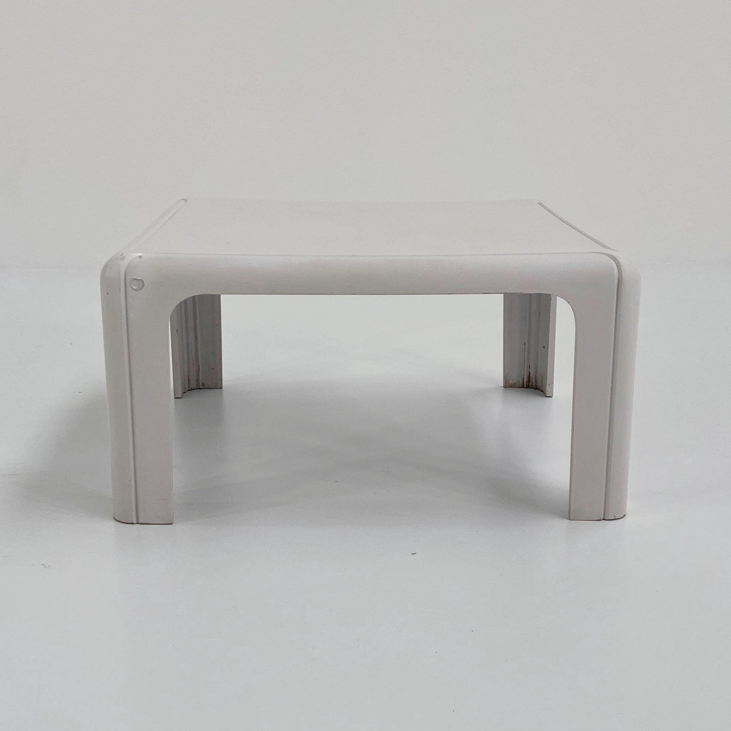 Table basse blanche modèle 4894