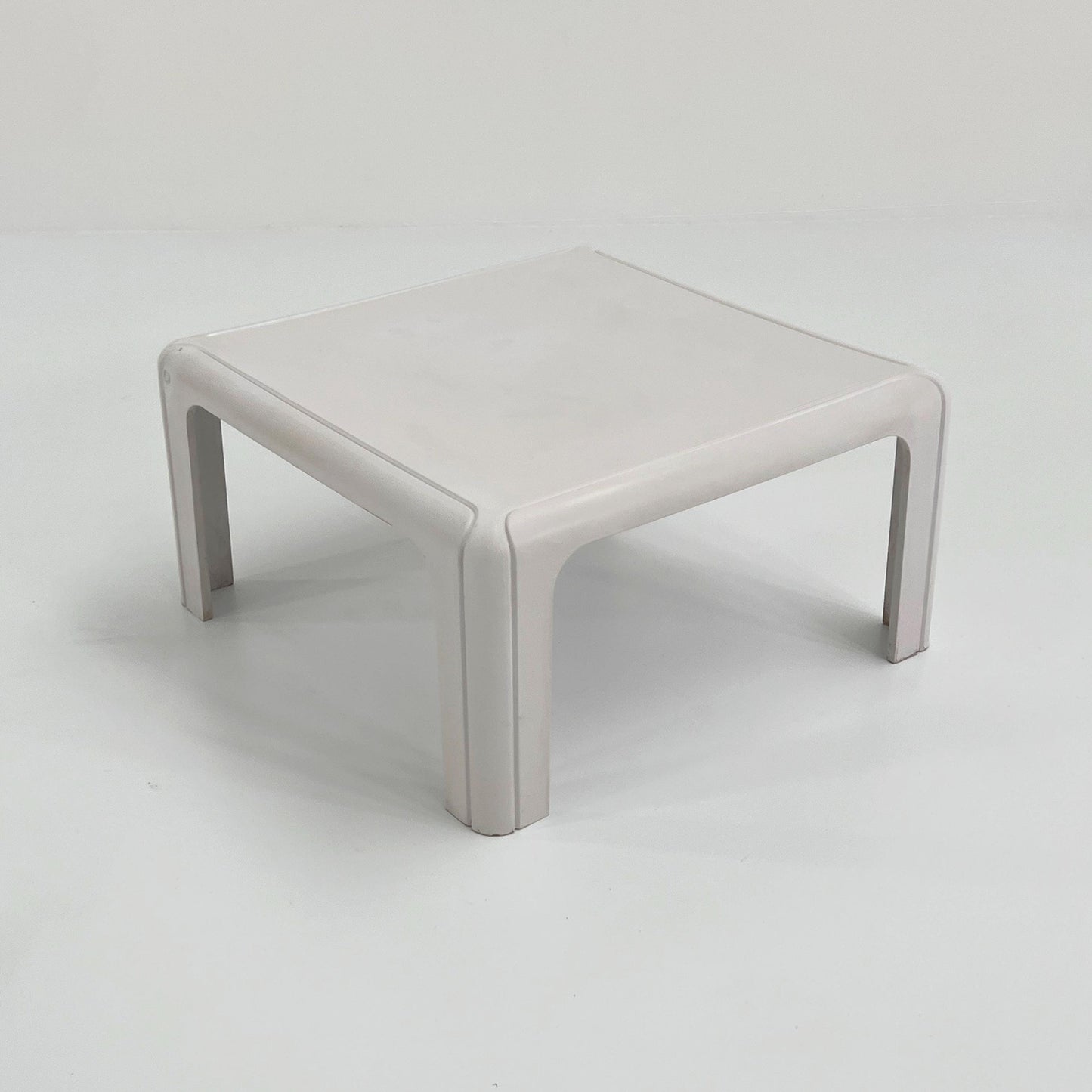 Table basse blanche modèle 4894