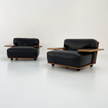 Suite de 2 fauteuils Pianura en cuir noir par Mario Bellini pour Cassina, 1970