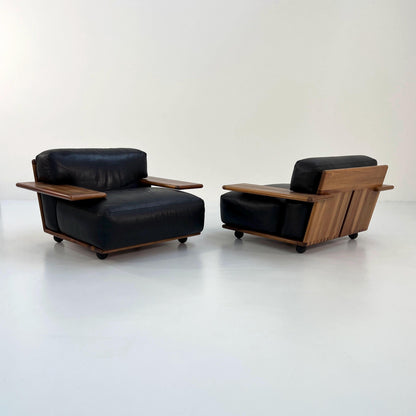 Suite de 2 fauteuils Pianura en cuir noir par Mario Bellini pour Cassina, 1970