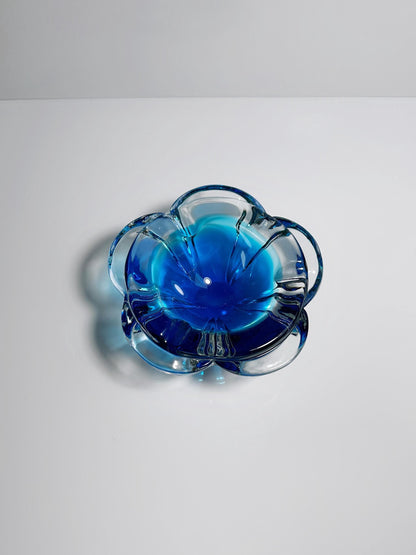 Cendrier tchèque vintage Bol CZ Verre Fleur Bleue 60s 70s Seguso Cobalt Bleu Outremer 70s 70s 1970