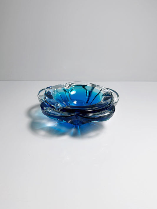 Vintage Böhmischer Aschenbecher Schale CZ Glas Blau Blume 60er 70er Seguso Kobalt Ultramarine Blau 70er 70s 1970