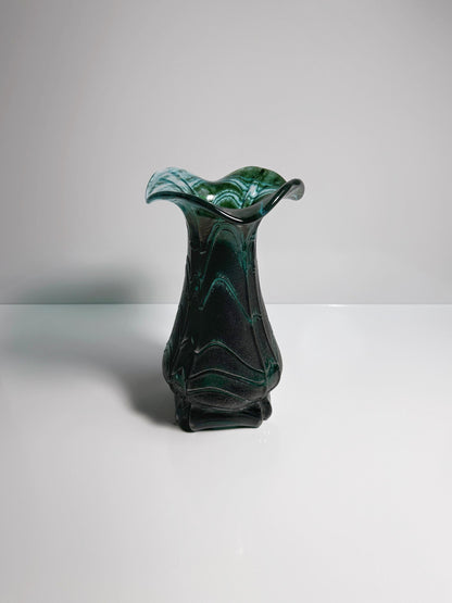 Vase à fleurs en verre vintage Vert Art Nouveau Weinfurtner Glashütten Allemagne Vase en tourmaline irisée années 80 90