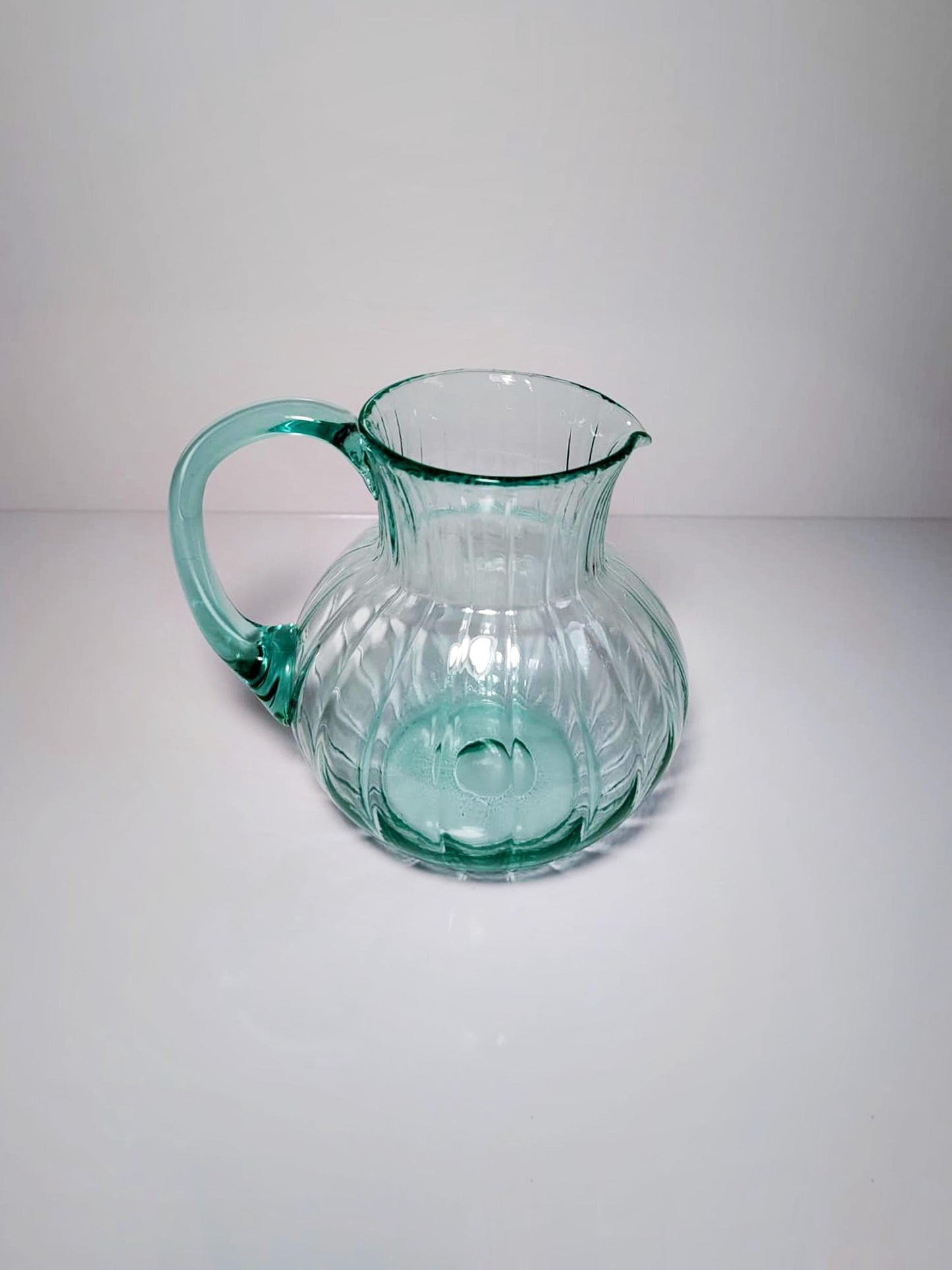 Carafe en verre vintage Beryl Menthe Vert Turquoise Milieu du Siècle Murano Swirl Decanter Jug Uranium Vaseline Verre Moderniste Jus Jug 1950s 50s 60s