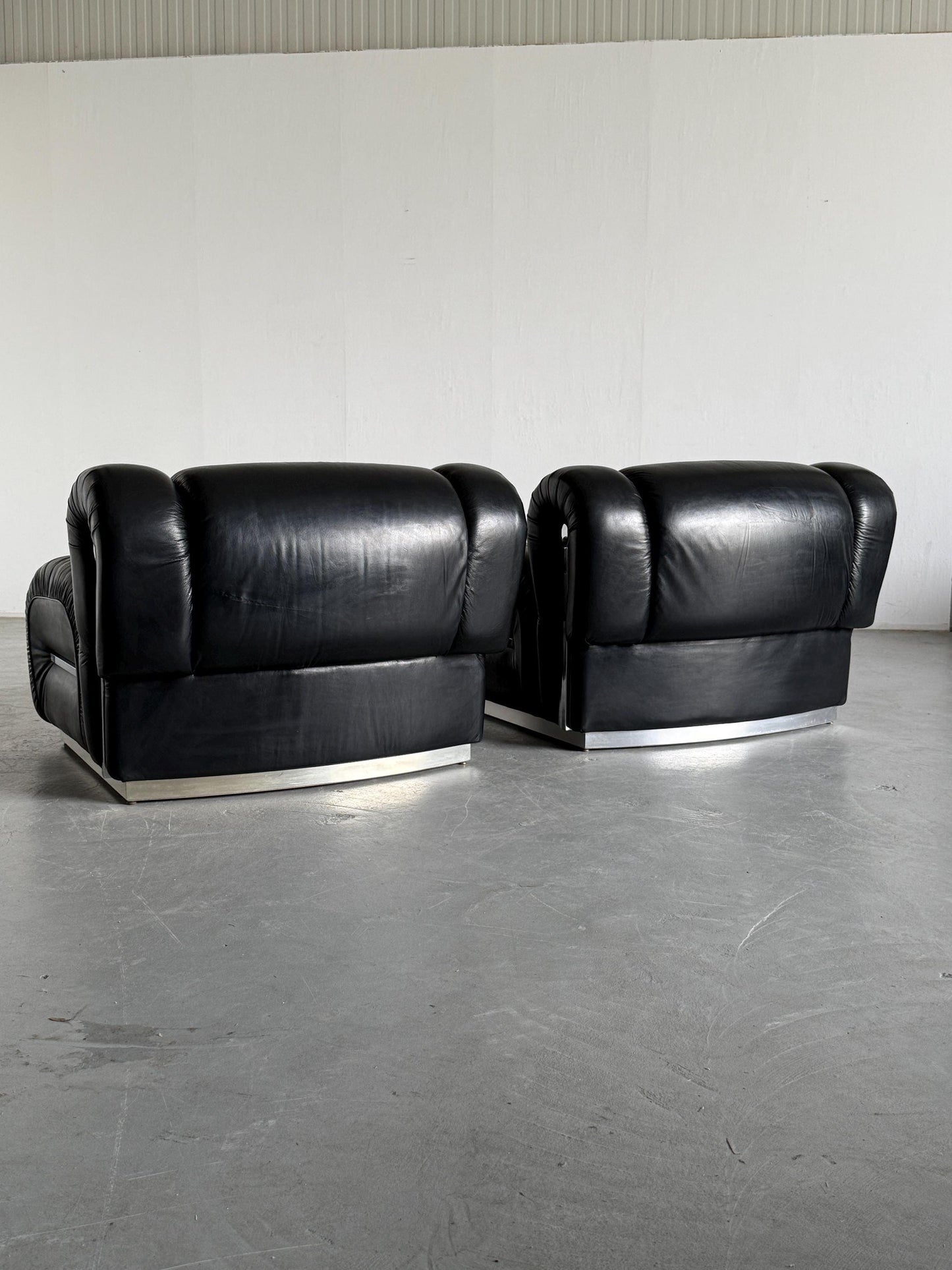 Ensemble de 2 chaises lounge italiennes sculpturales en nuage de l’ère spatiale italienne du milieu du siècle moderne vintage