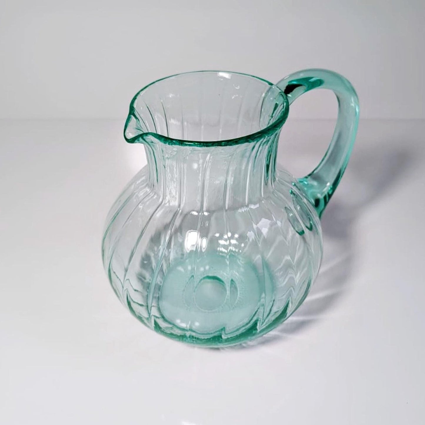 Carafe en verre vintage Beryl Menthe Vert Turquoise Milieu du Siècle Murano Swirl Decanter Jug Uranium Vaseline Verre Moderniste Jus Jug 1950s 50s 60s