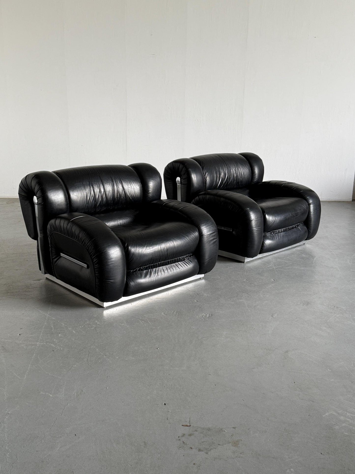 Two Italian Space Age Sculptural Cloud Lounge Chairs, Mid-Century Modern