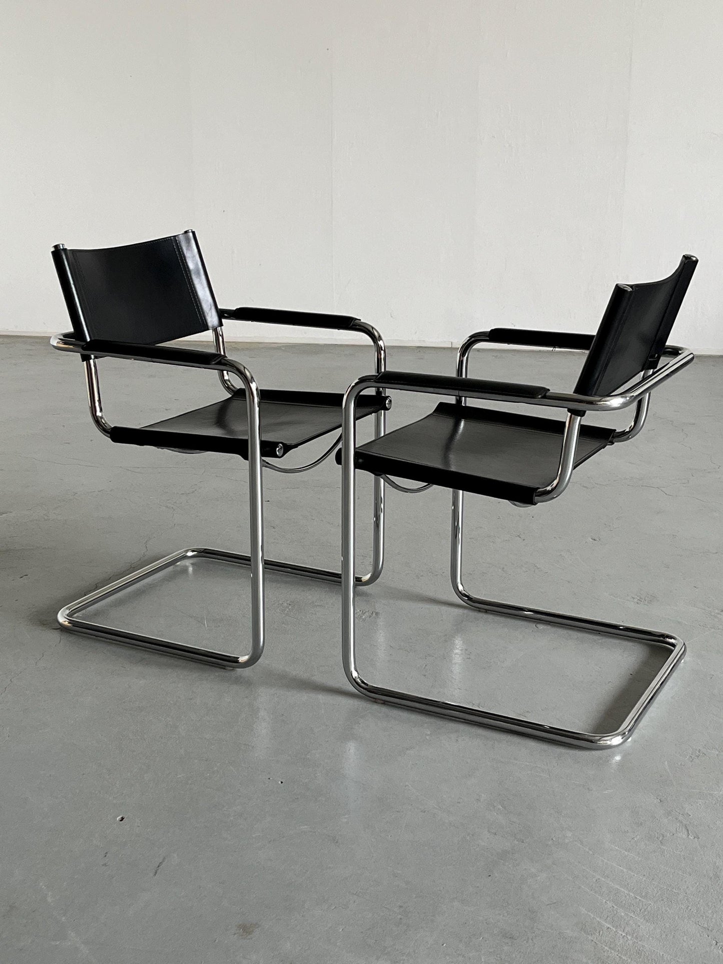 1 von 2 Original 'MG5' Sessel von Centro Studi für Matteo Grassi, Bauhaus Design Rohrstahl und Leder Freischwinger, 1979 Vintage