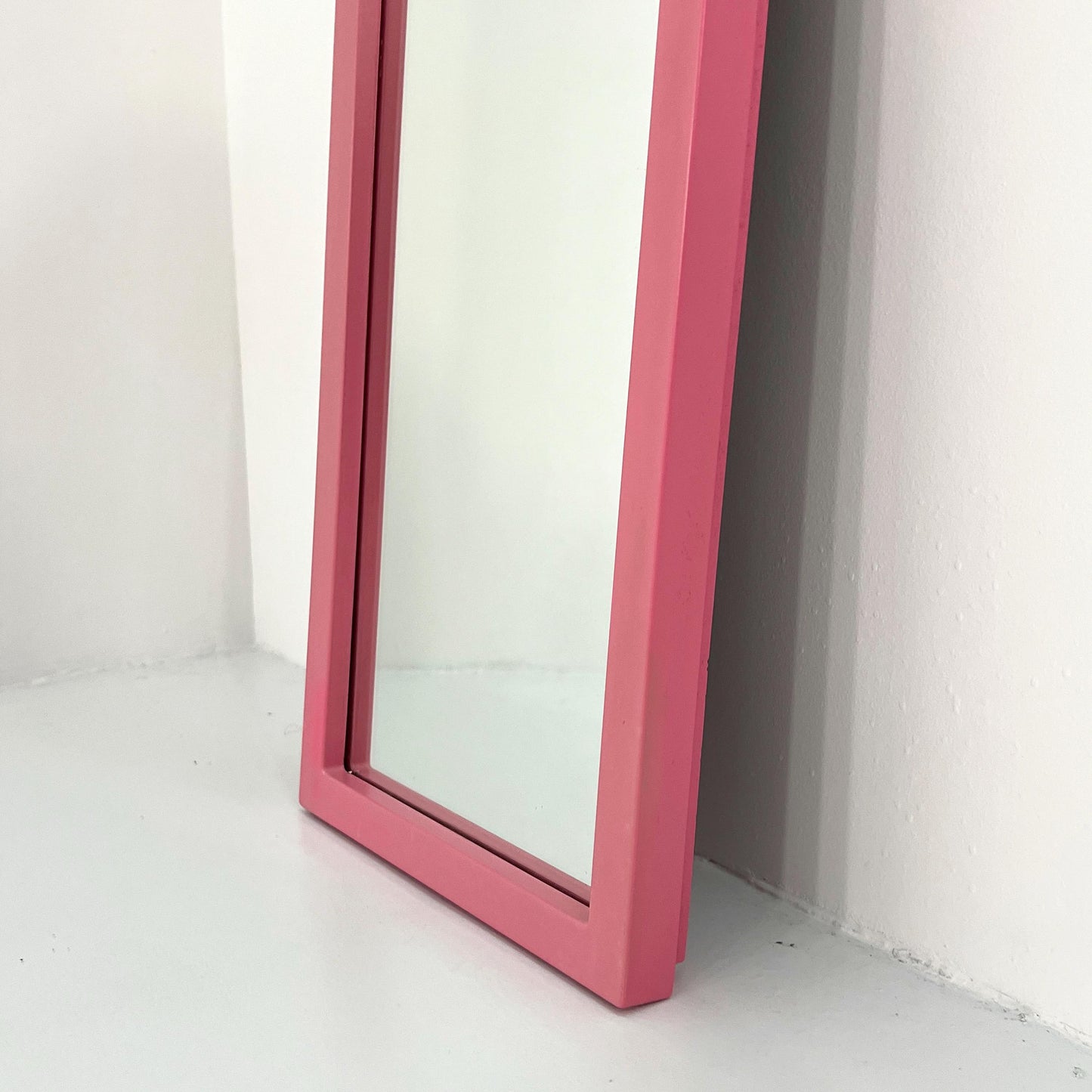 Mirror with pink frame by Anna Castelli Ferrieri for Kartell, 1980s