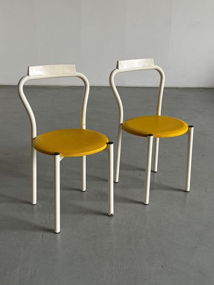 Set von 2 italienische postmoderne Memphis-Stil gebogene Metallstühle von Calligaris, 1990er Jahre Italien Vintage