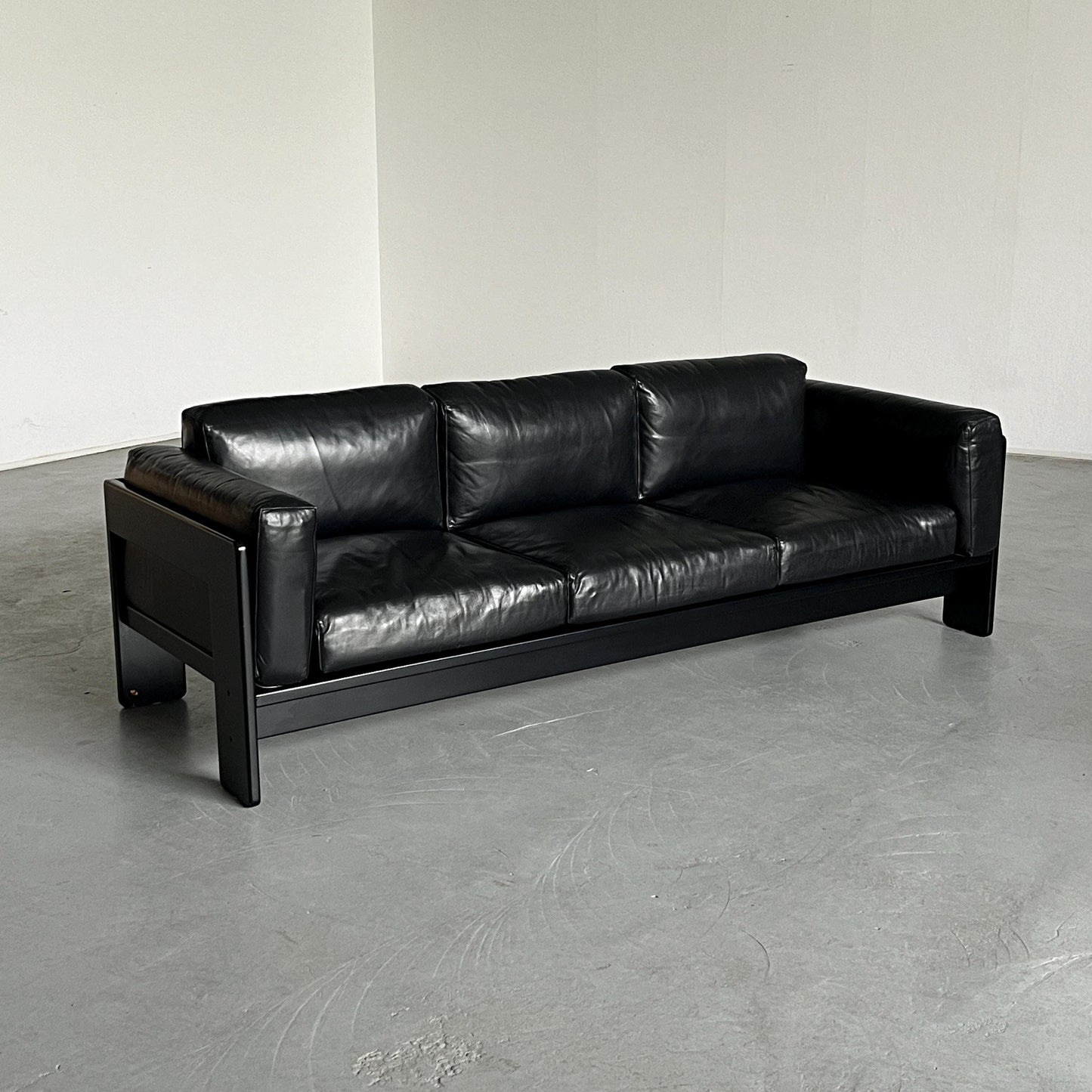 Vintage Mid-Century Modern 'Bastiano' Sofa by Tobia Scarpa for Gavina, Black Leather and Rosewood, 1960s Italy