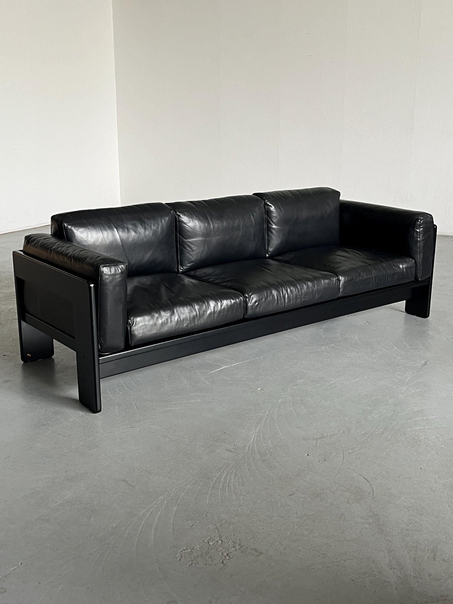 Vintage Mid-Century Modern 'Bastiano' Sofa by Tobia Scarpa for Gavina, Black Leather and Rosewood, 1960s Italy