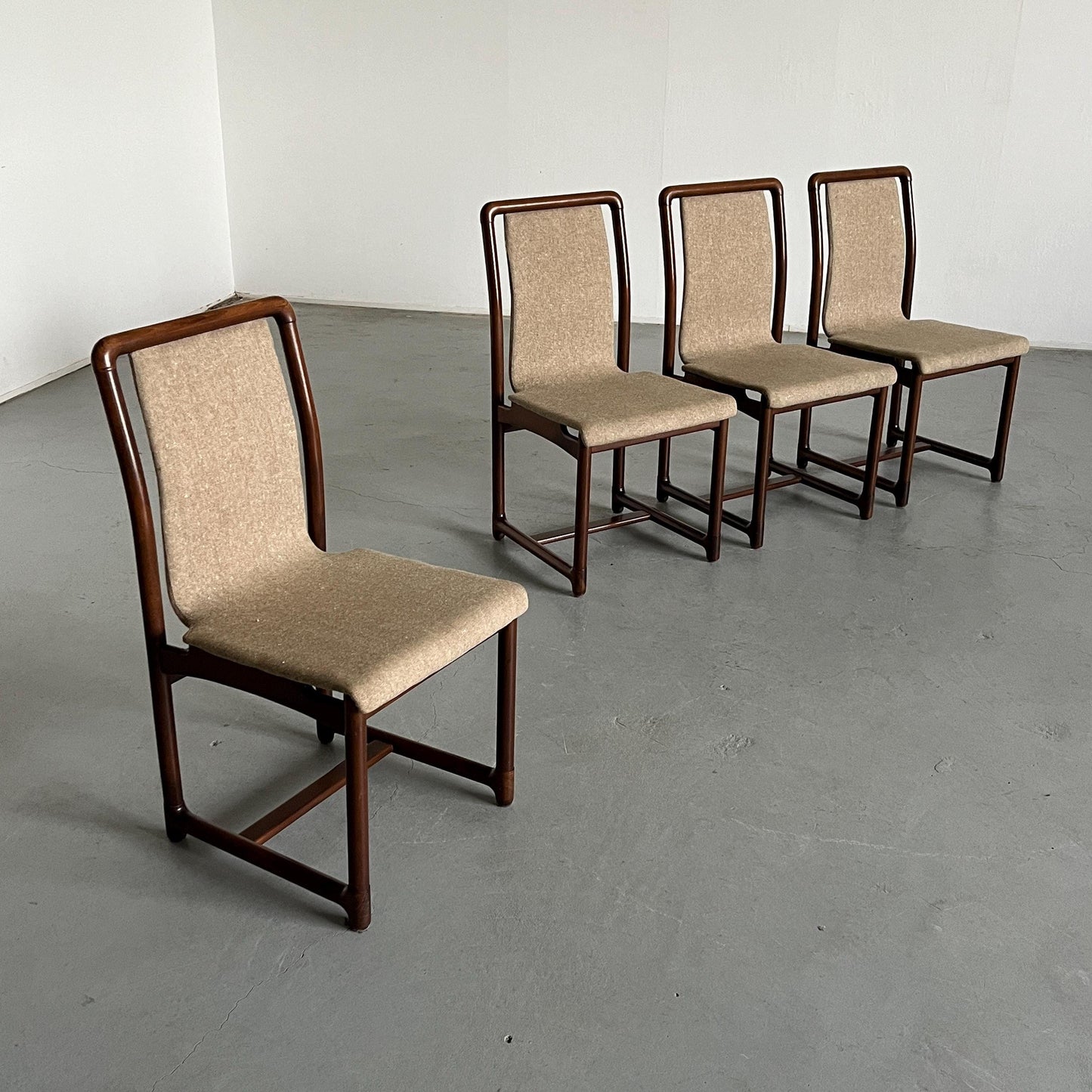 Set of 4 Vintage Mid-Century Modern Dining Chairs in Cream Upholstery and Wooden Frame, 1970s Italy