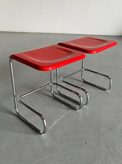 Set of 2 Vintage Modernist Cantilever Stools by Arclinea, in Red Plastic and Chromed Tubular Steel, 1970s Italy