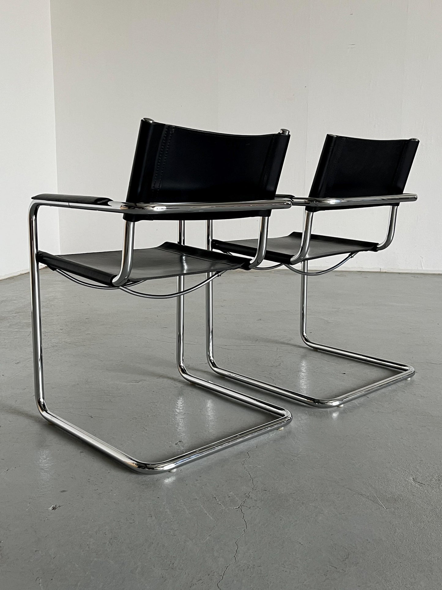 1 von 2 Original 'MG5' Sessel von Centro Studi für Matteo Grassi, Bauhaus Design Rohrstahl und Leder Freischwinger, 1979 Vintage