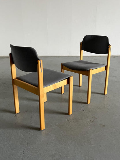 Set of 2 vintage mid-century modern stackable dining chairs in the style of Kusch+Co, light blue upholstered fabric and wood, 1980s Austria