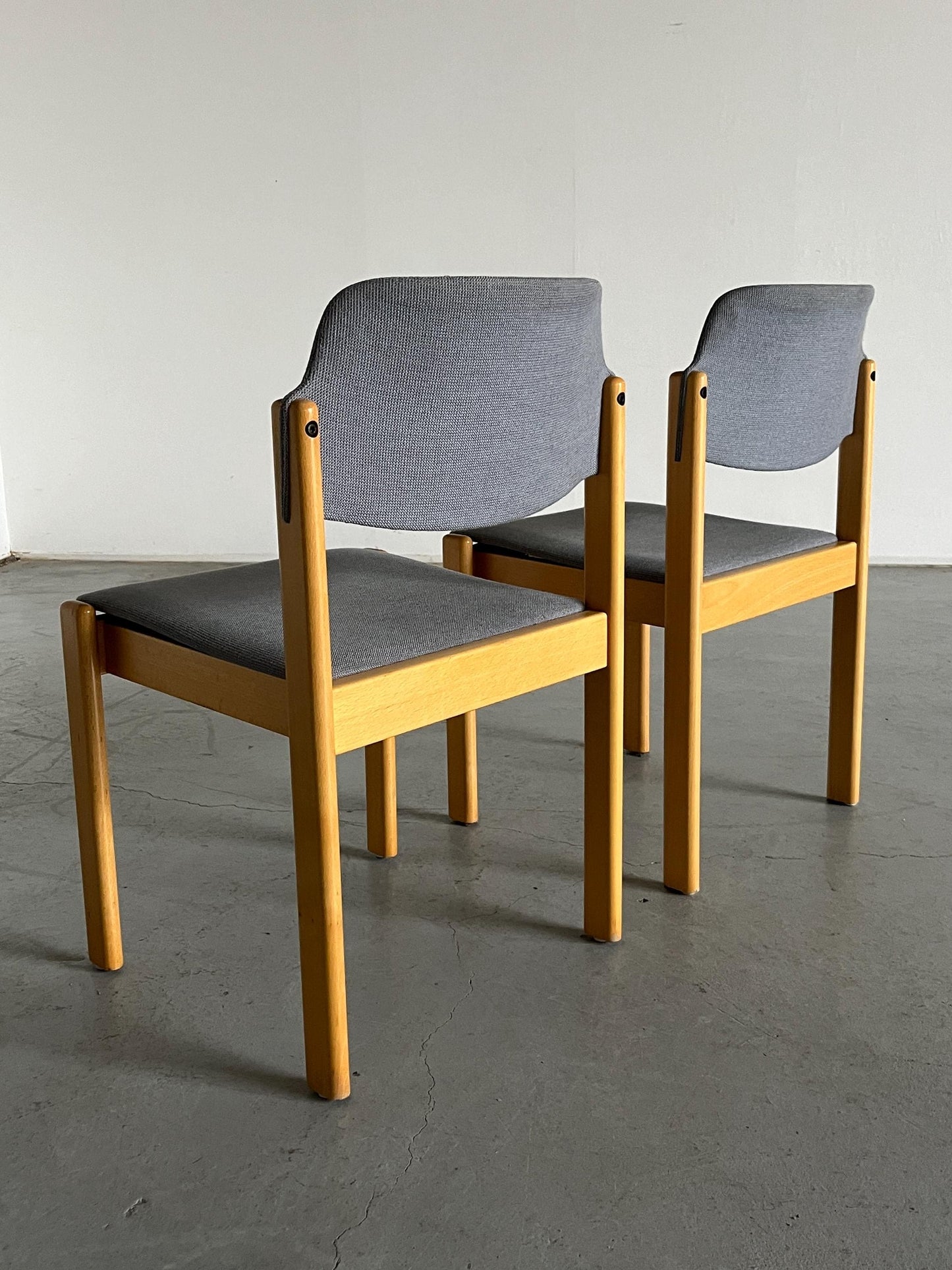 Set of 2 vintage mid-century modern stackable dining chairs in the style of Kusch+Co, light blue upholstered fabric and wood, 1980s Austria