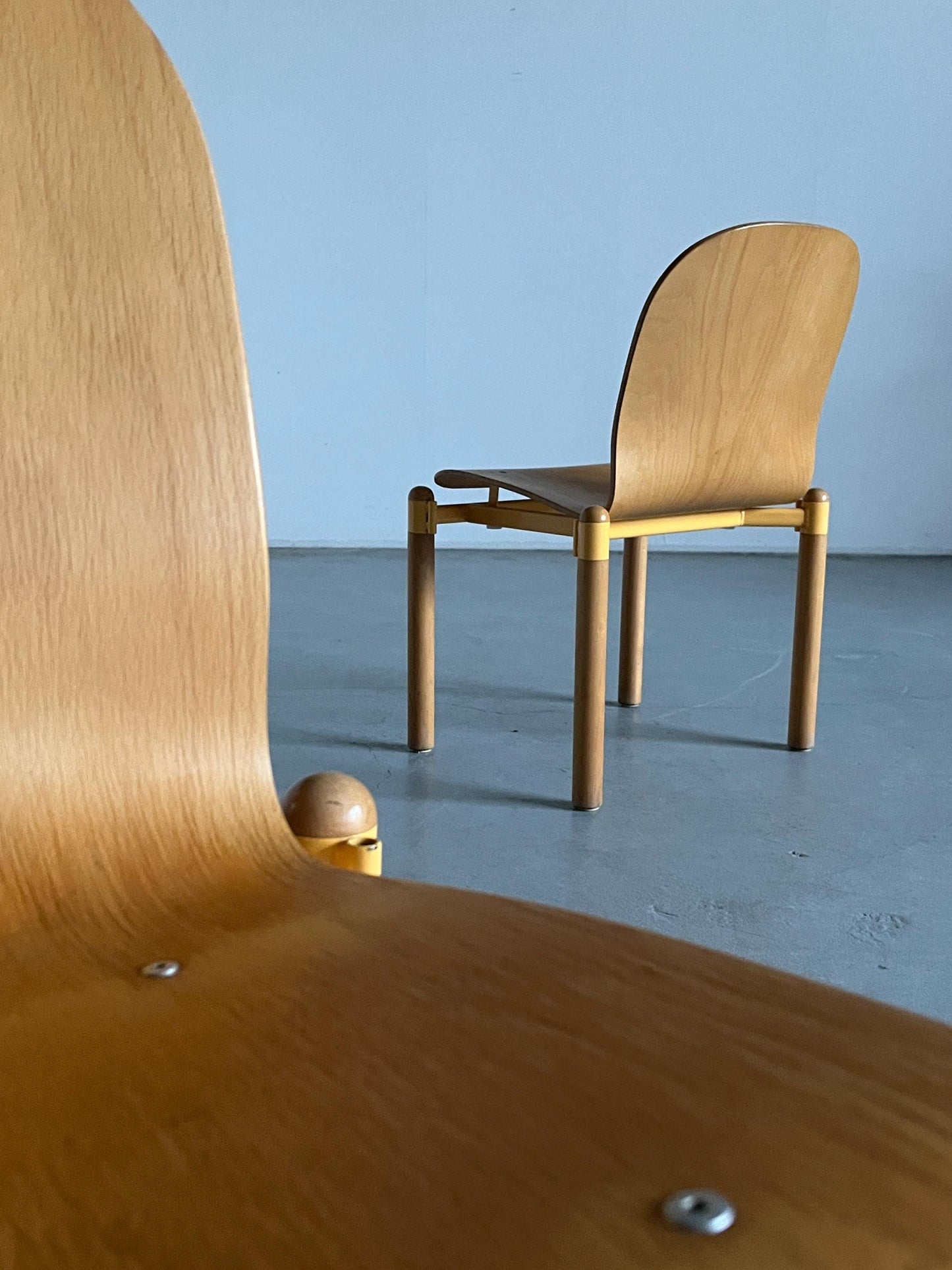 Set von 2 Mid-Century Modern stapelbare Bentwood-und-Metall-Esszimmerstühle von Braun Lockenhaus, 1990er Jahre Österreich