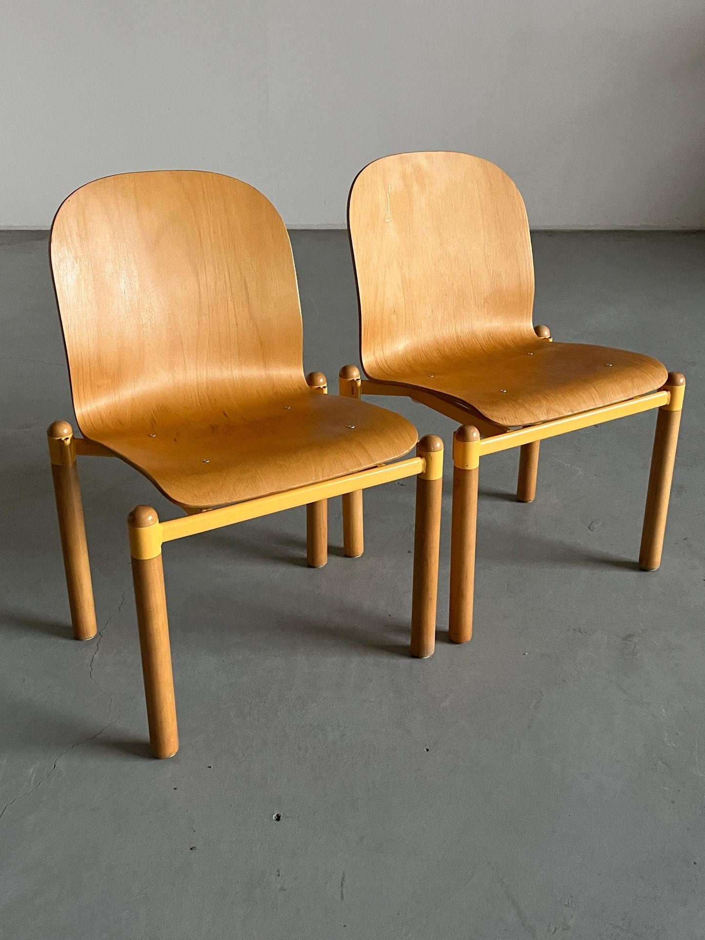 Set von 2 Mid-Century Modern stapelbare Bentwood-und-Metall-Esszimmerstühle von Braun Lockenhaus, 1990er Jahre Österreich