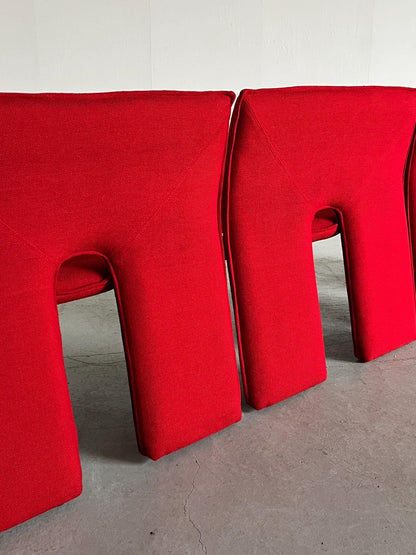 Vintage three-seater sofa in postmodern Memphis style in red wool and black metal, 1980s Italy