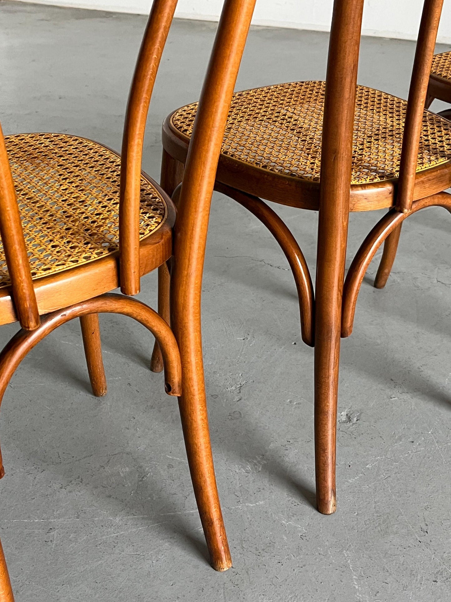 1 von 8 Thonet Bentwood Style Vintage Stühle Nr. 14 / Vintage Europäische Café Esszimmerstühle