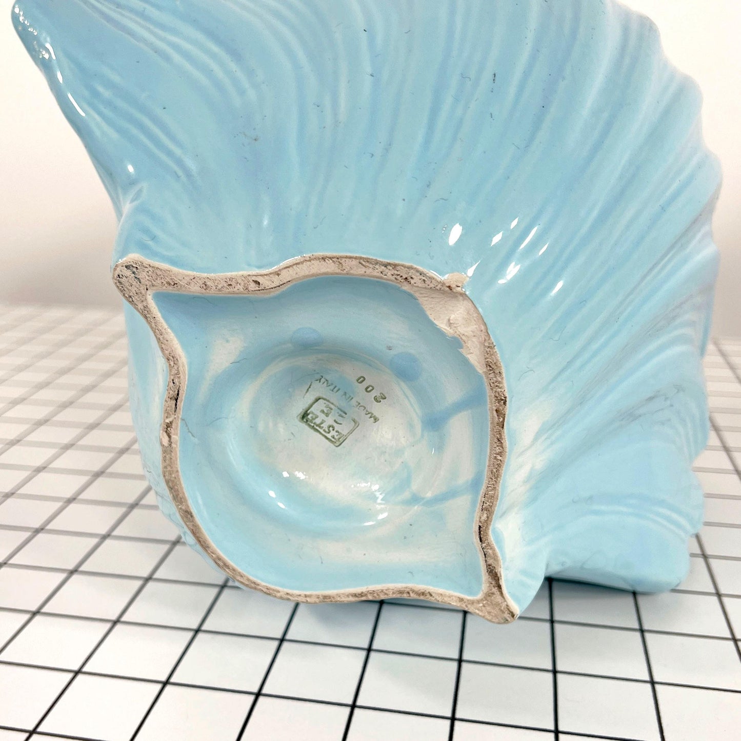 Vintage Blaue Muschelvase aus Keramik, 1970er Jahre