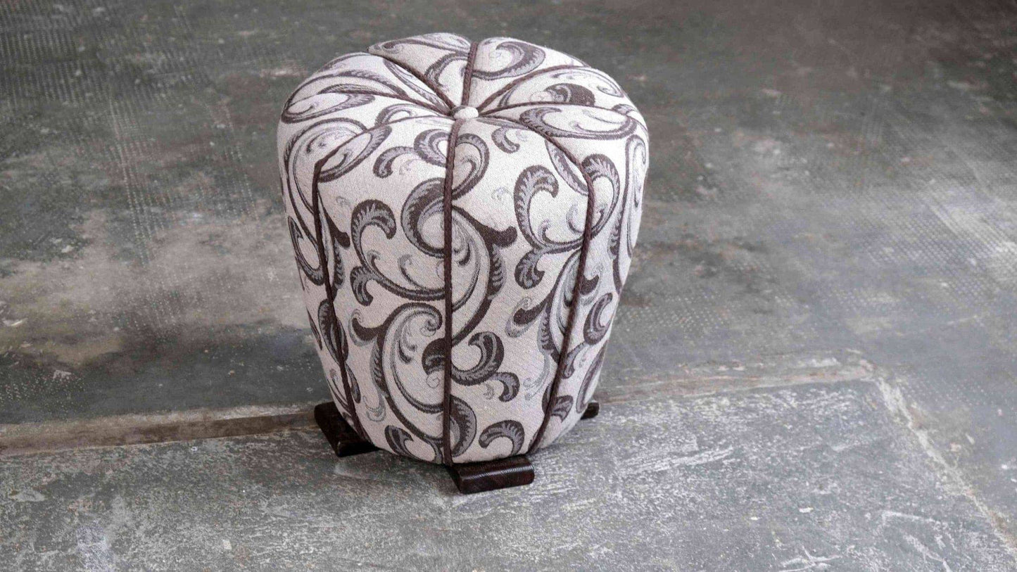 Pouf Art Déco à motifs par Jindrich Halabala