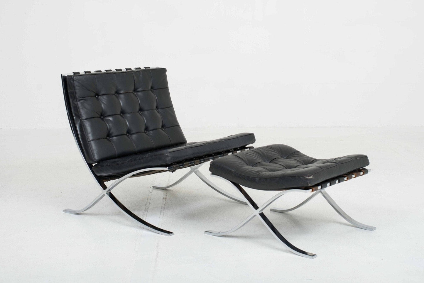 Knoll Barcelona Sessel und Ottoman von Ludwig Mies van der Rohe Vintage