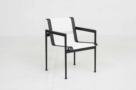 Knoll International 1966 chair with armrests by Richard Schultz in black and white