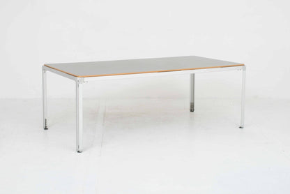 Arne Jacobsen Djob table from Montana