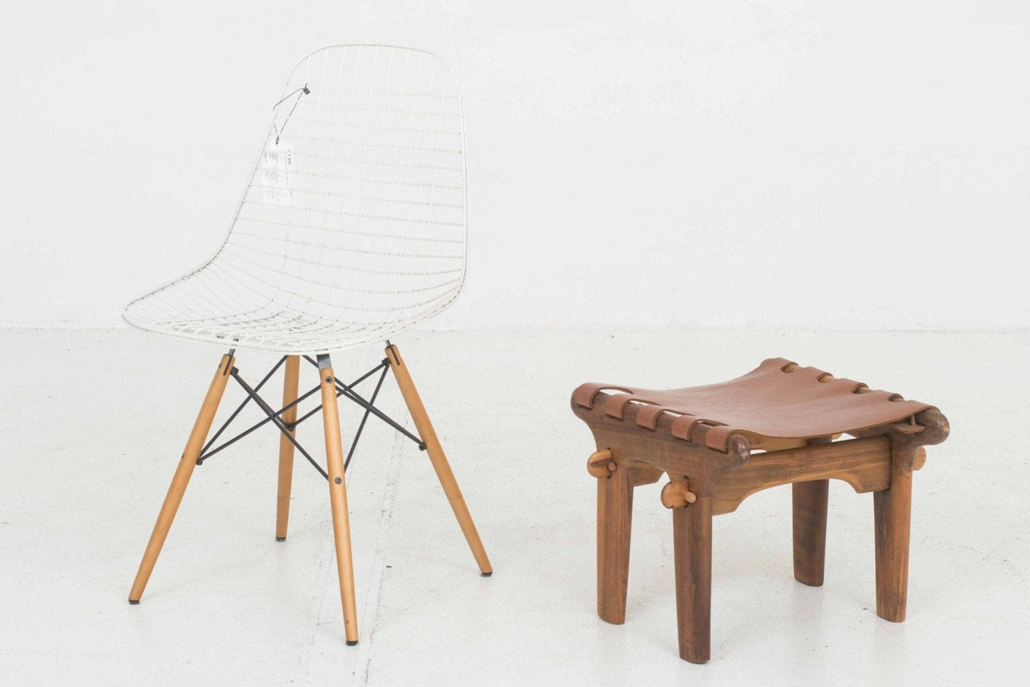 Muebles de Estilo stool by Angel Pazmino Vintage