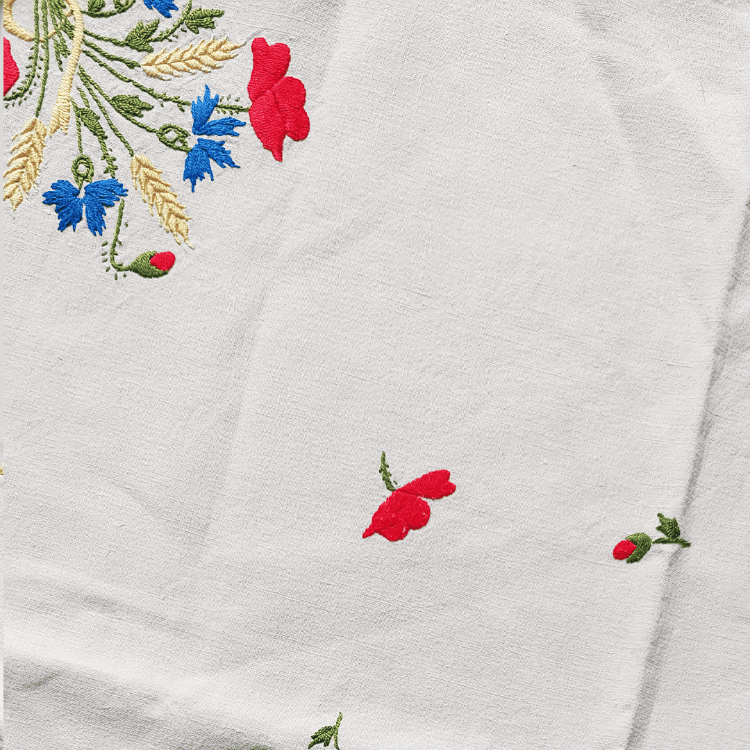 Small vintage tablecloth flowers made of cotton with embroidery