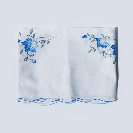 Small floral vintage tablecloth made of cotton, vintage look